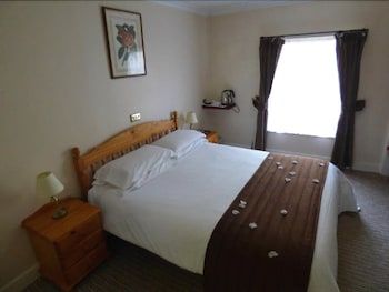 The Roundabout Hotel 3