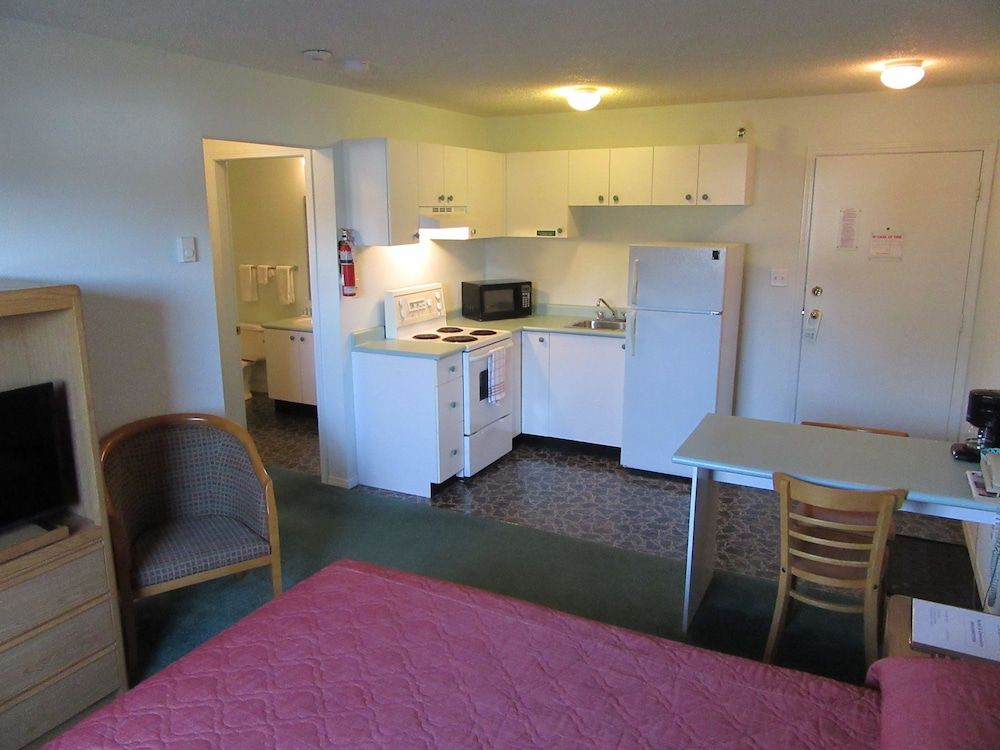 Lake Cowichan Lodge 3