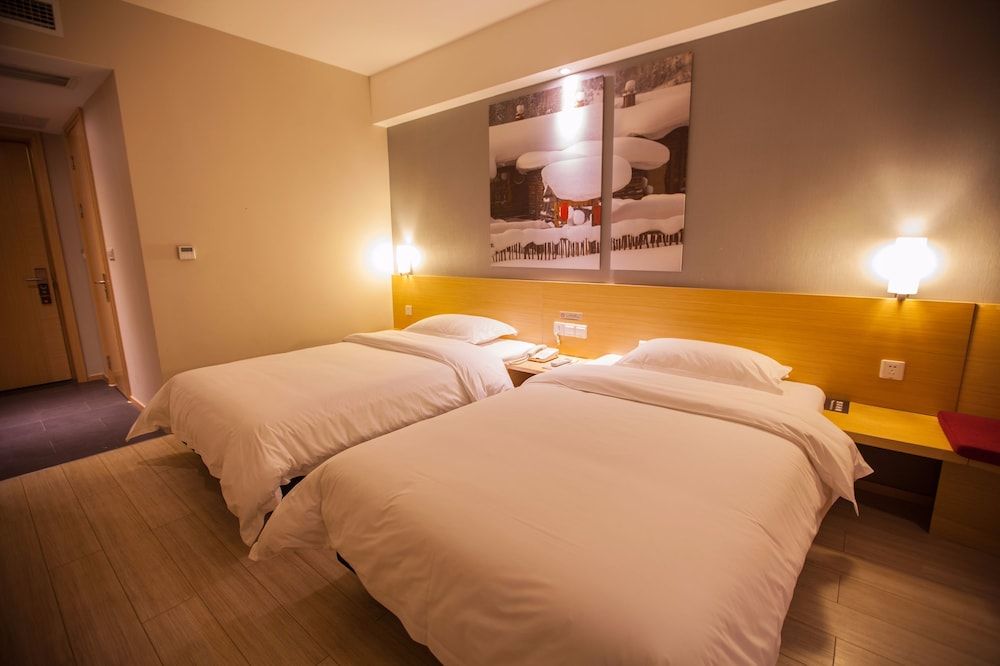 IBIS Leshan City Center Hotel 2