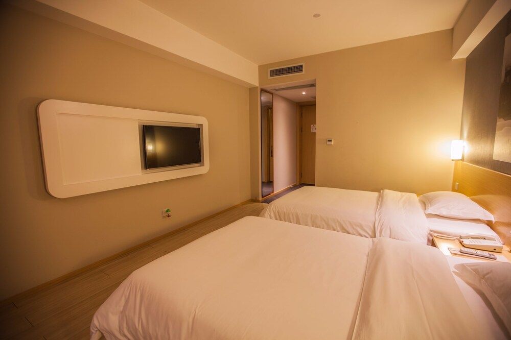 IBIS Leshan City Center Hotel 3