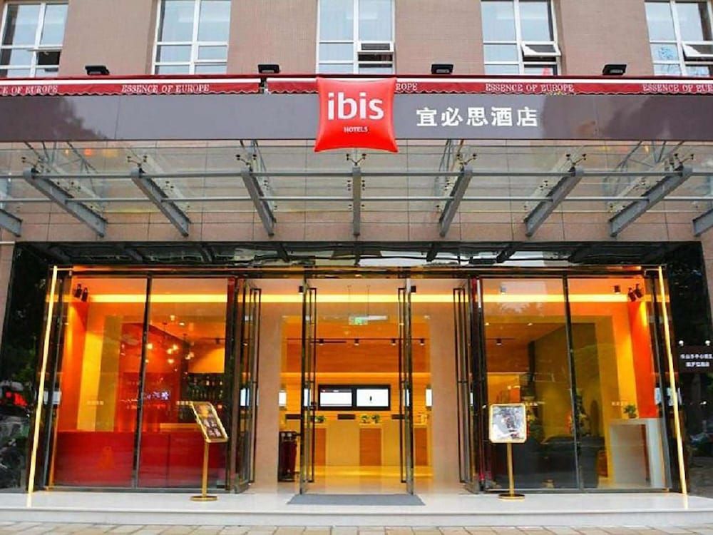 IBIS Leshan City Center Hotel