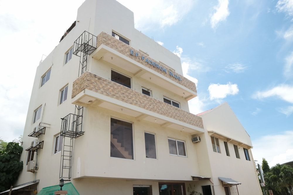 Candice Lucy Hotel 1 Candice Lucy Hotel 1