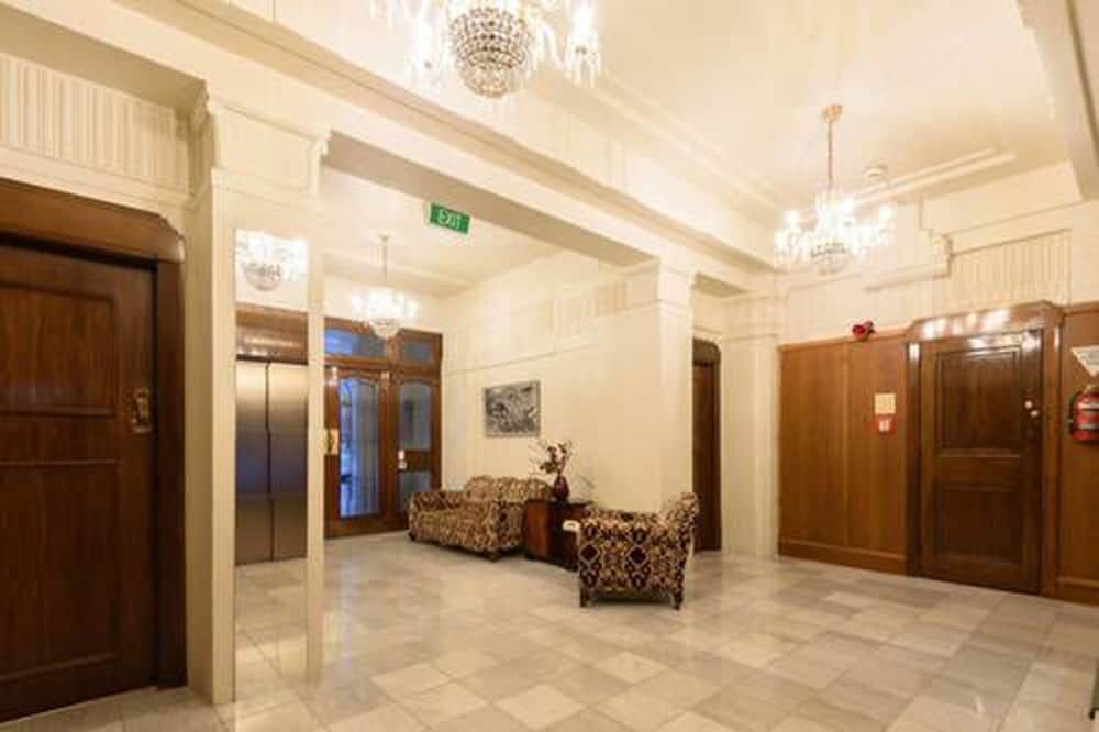 Boutique City Apartment 3