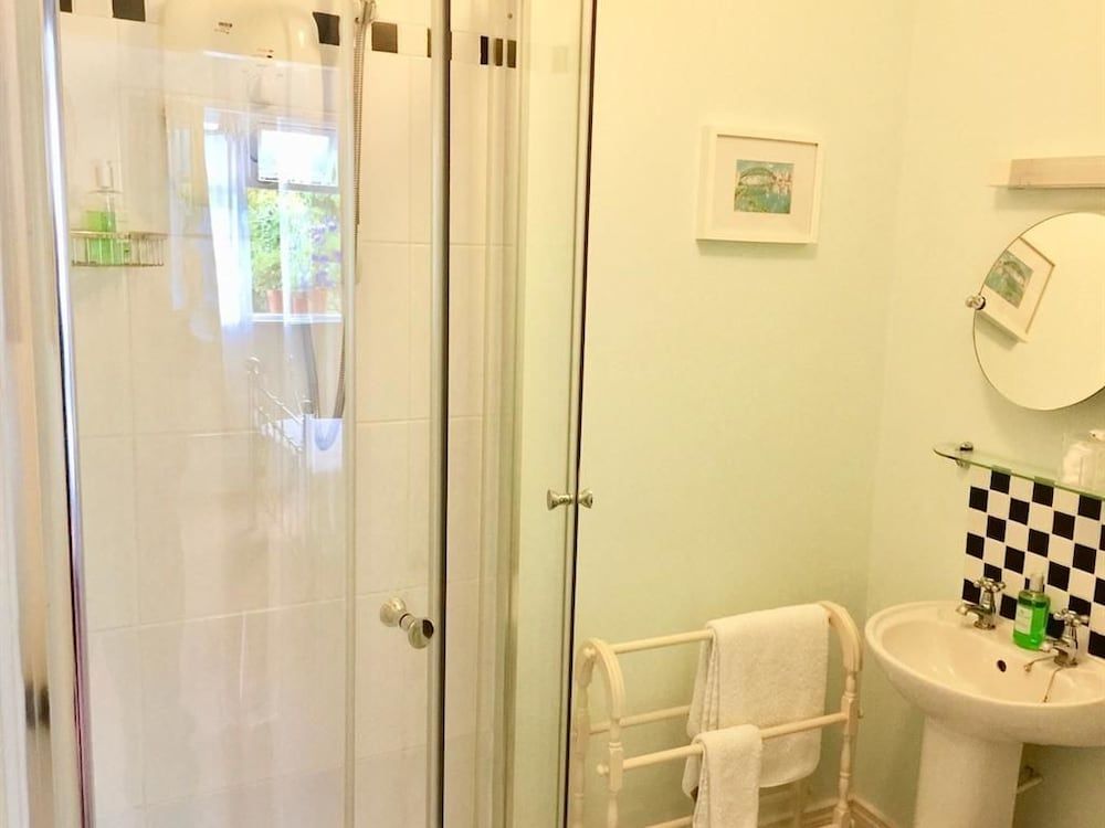 Derrin Guest House 2