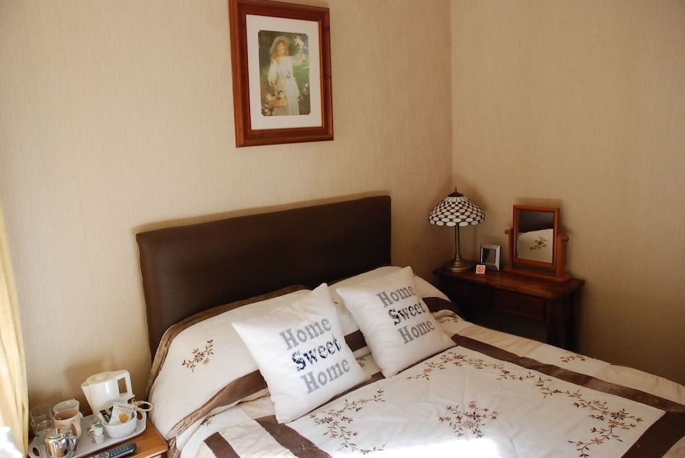 Glendale Guest House 3