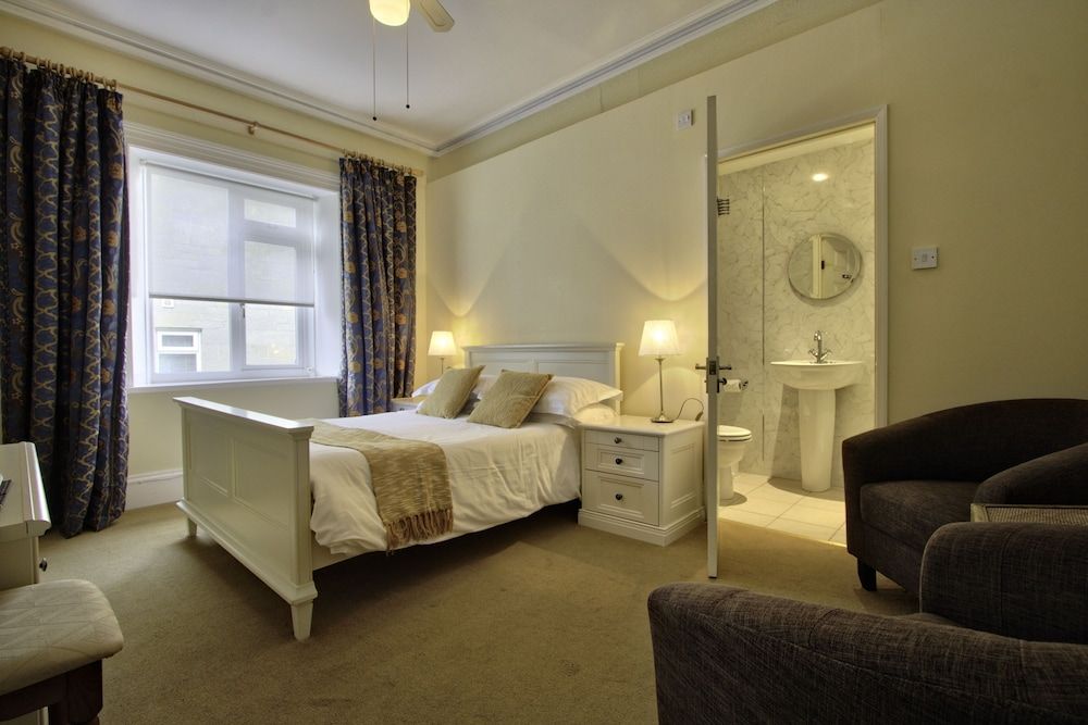 The Leconfield Hotel 2