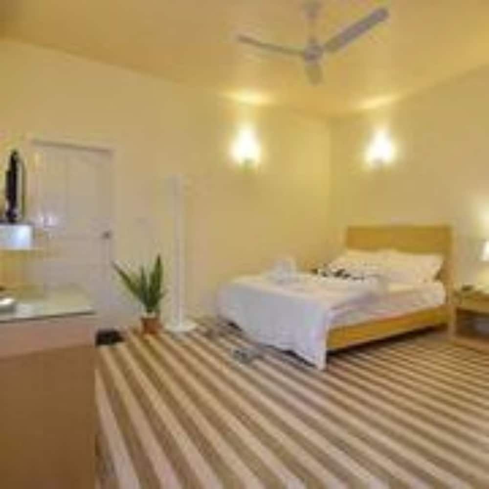 Starry Night At Ukulhas 2