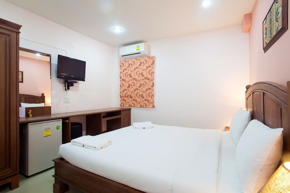 Baan Sutra Guesthouse 2