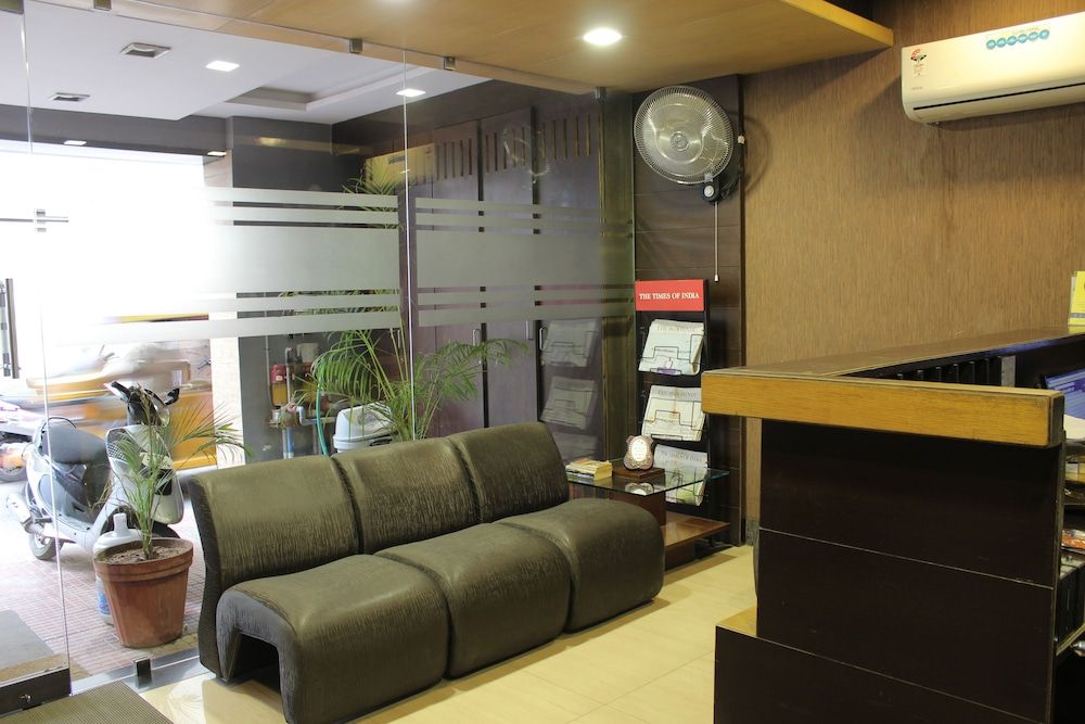 MOUNT RESIDENCY 3 MOUNT RESIDENCY 3