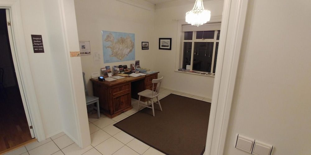 Gallery Guesthouse StayWest 2