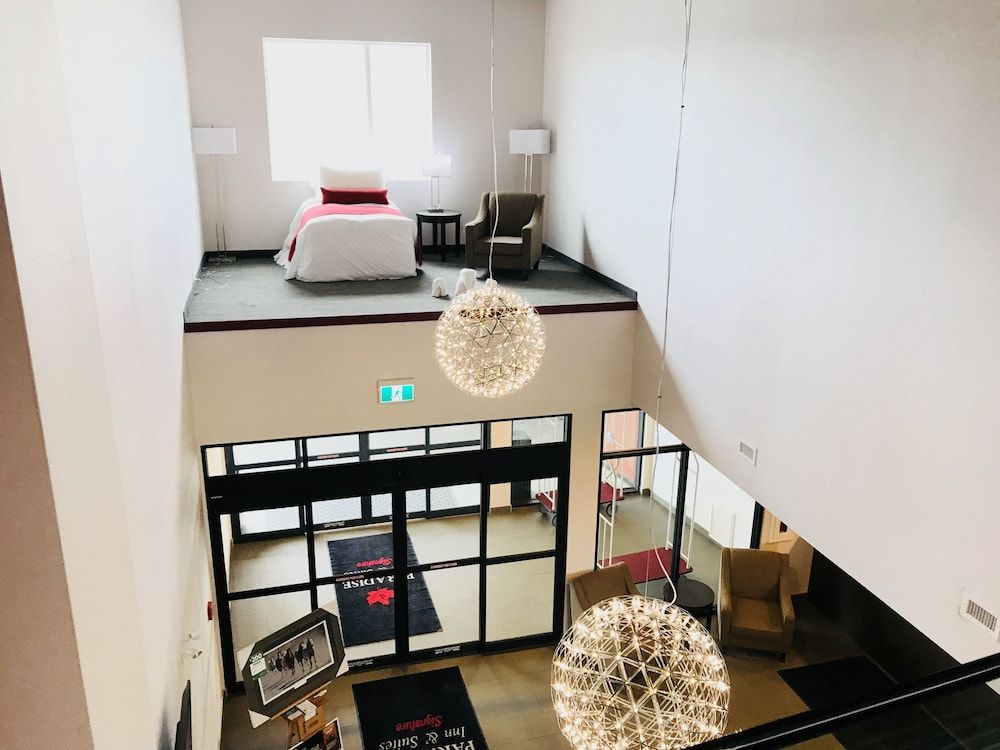 Paradise Inn and Suites Leduc/Edmonton International Airport 2