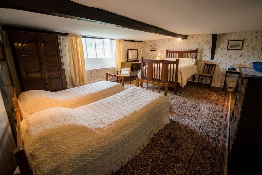 Higher Bruckland Farmhouse B&B 3