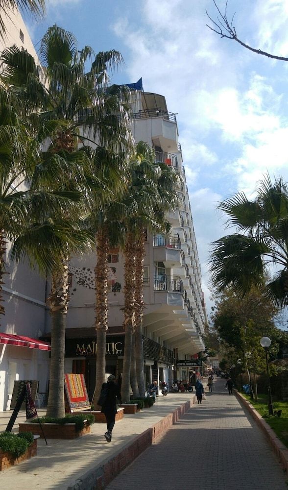 Surtel 3 estrellas en Kuşadası