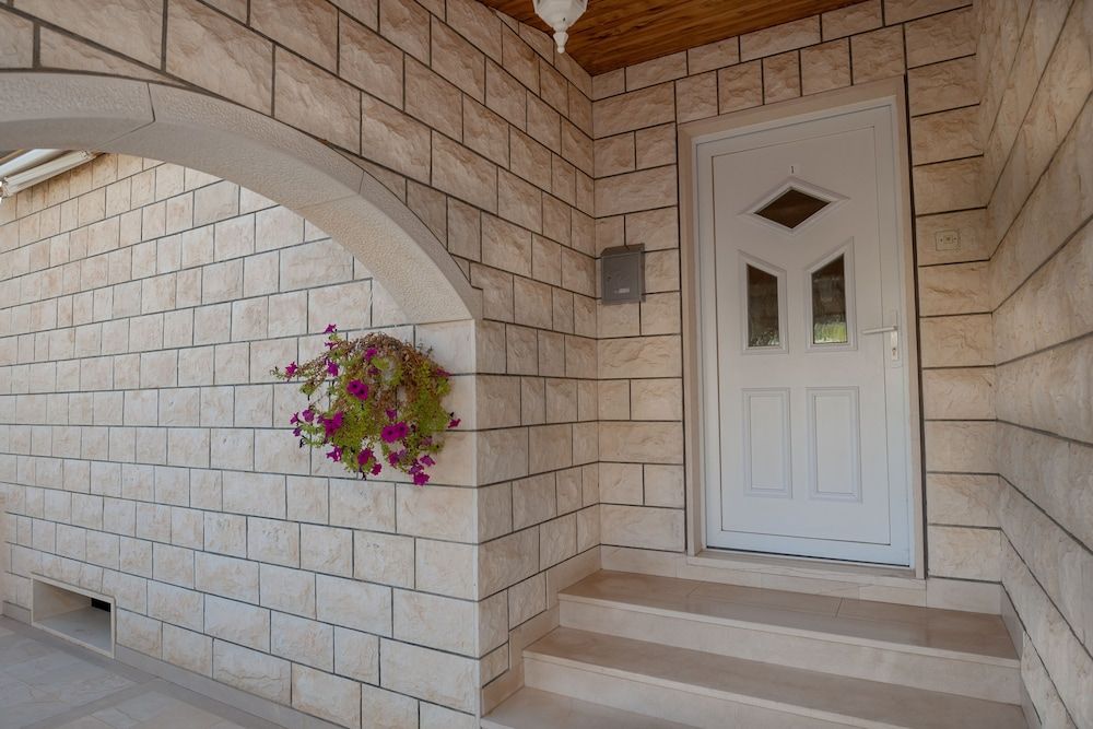 VILLA LIVIA APARTMENTS 2