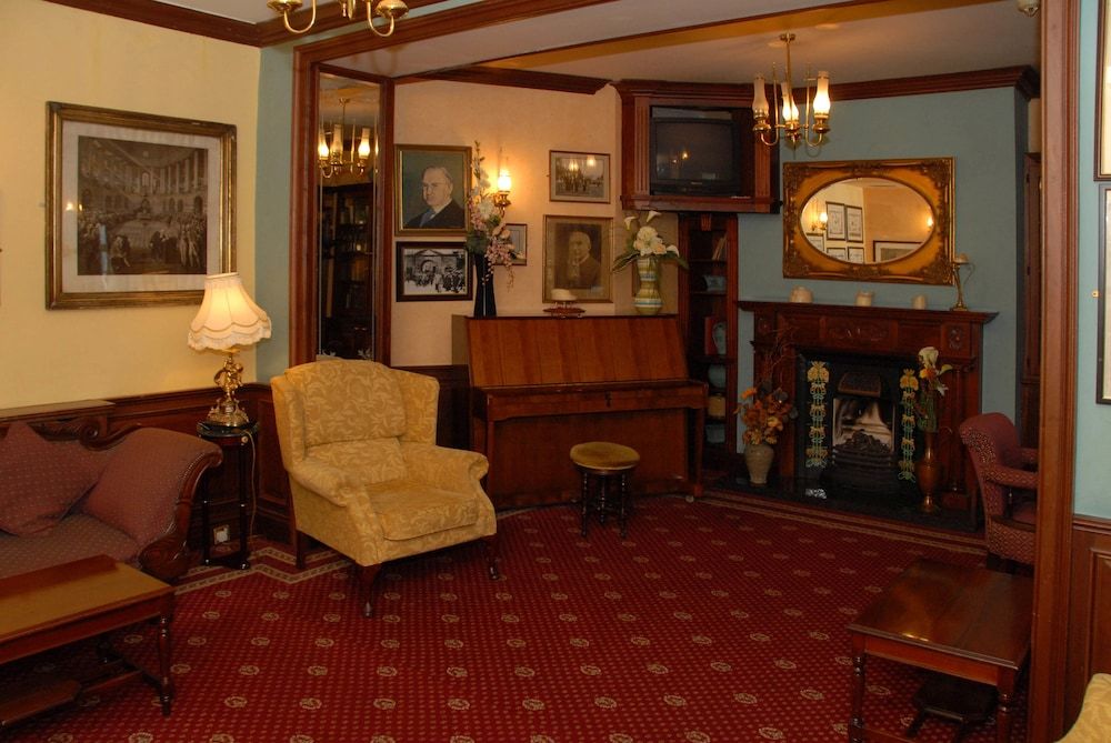 Woodenbridge Hotel 3