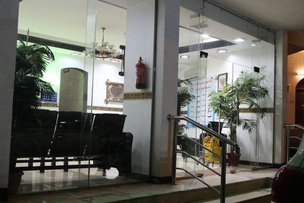 Al Eairy Furnished Apartments Al Baha 3 2