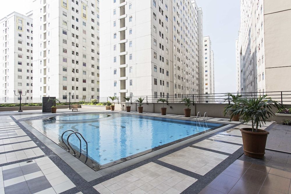 RedDoorz Apartment @ Pegangsaan Kelapa Gading 3 1