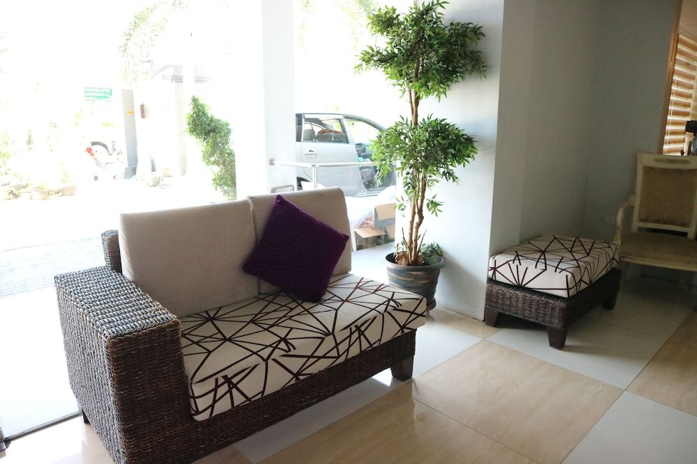 The horizon suites and arcade 3