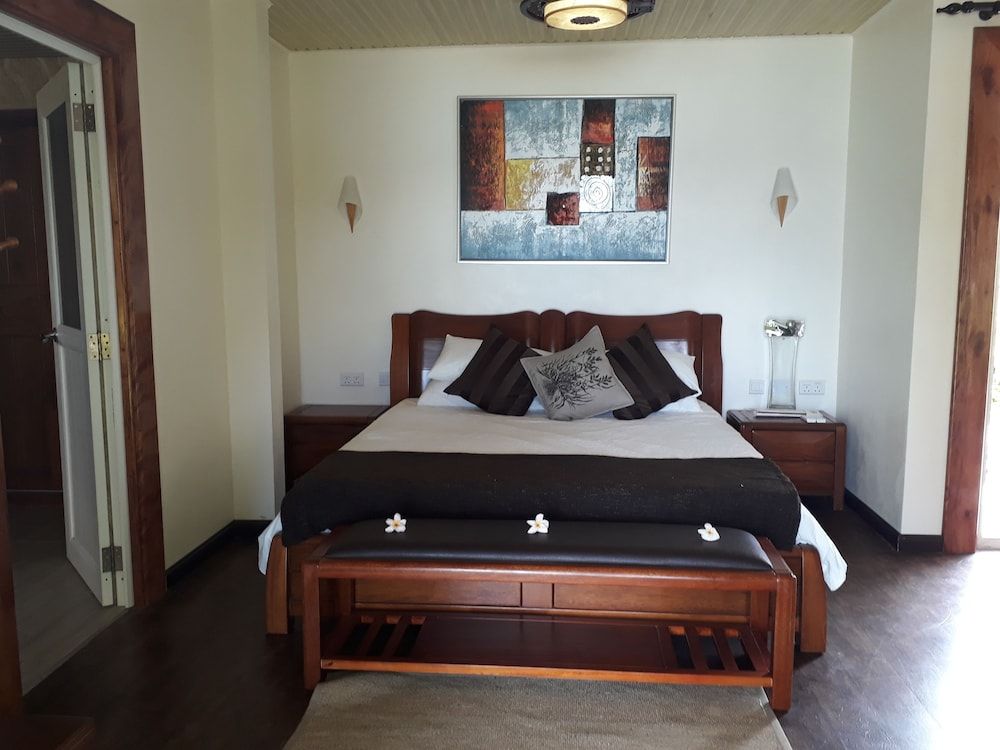 La Digue Luxury Beach Bungalow 2