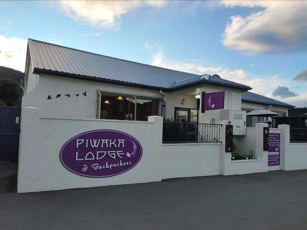 Piwaka Lodge and Backpackers 1