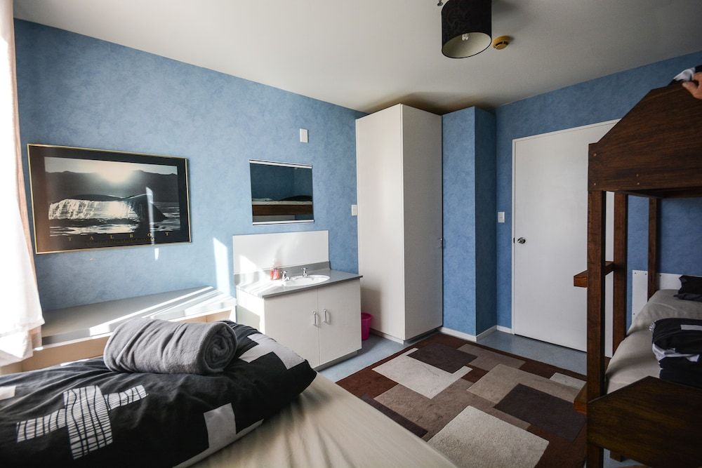 Piwaka Lodge and Backpackers 2