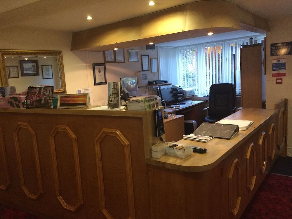 Half Moon Hotel and Restaurant 2