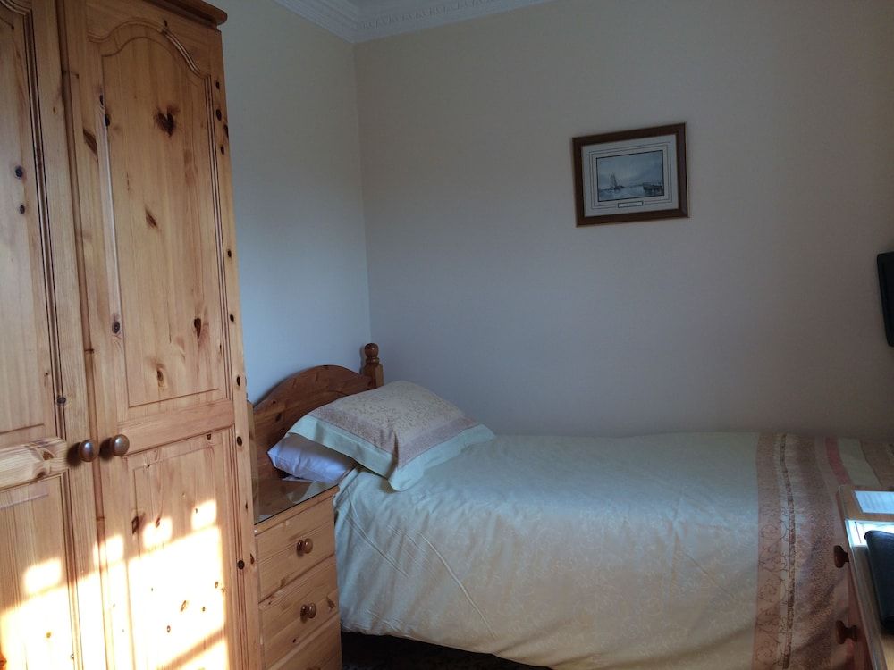 Half Moon Hotel and Restaurant 3