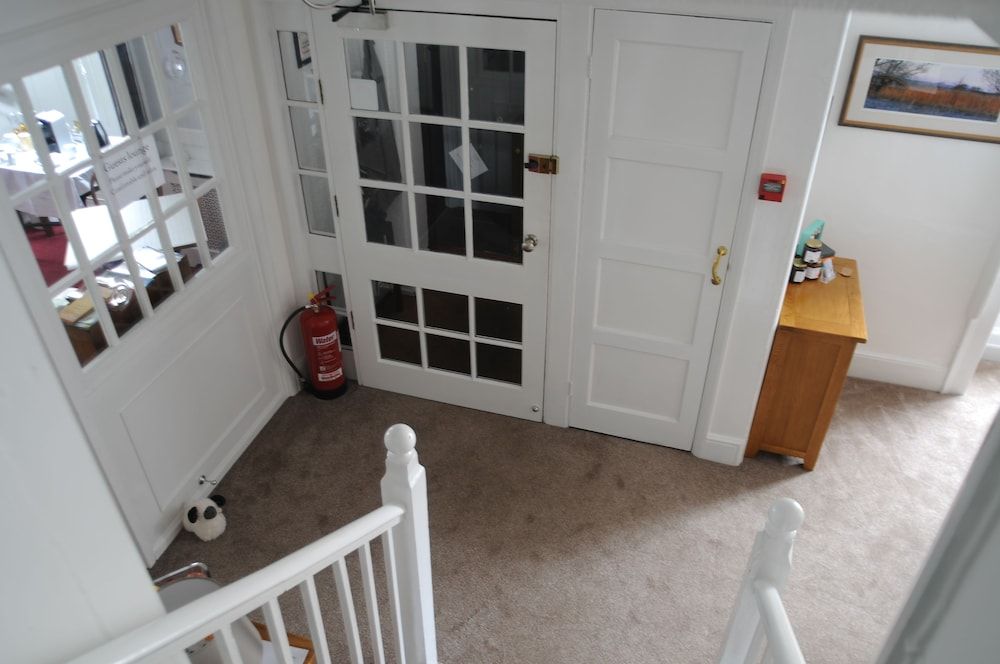 Ty Helyg Guest House 2