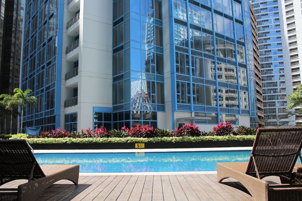 CSuites at Two Central Residences 1