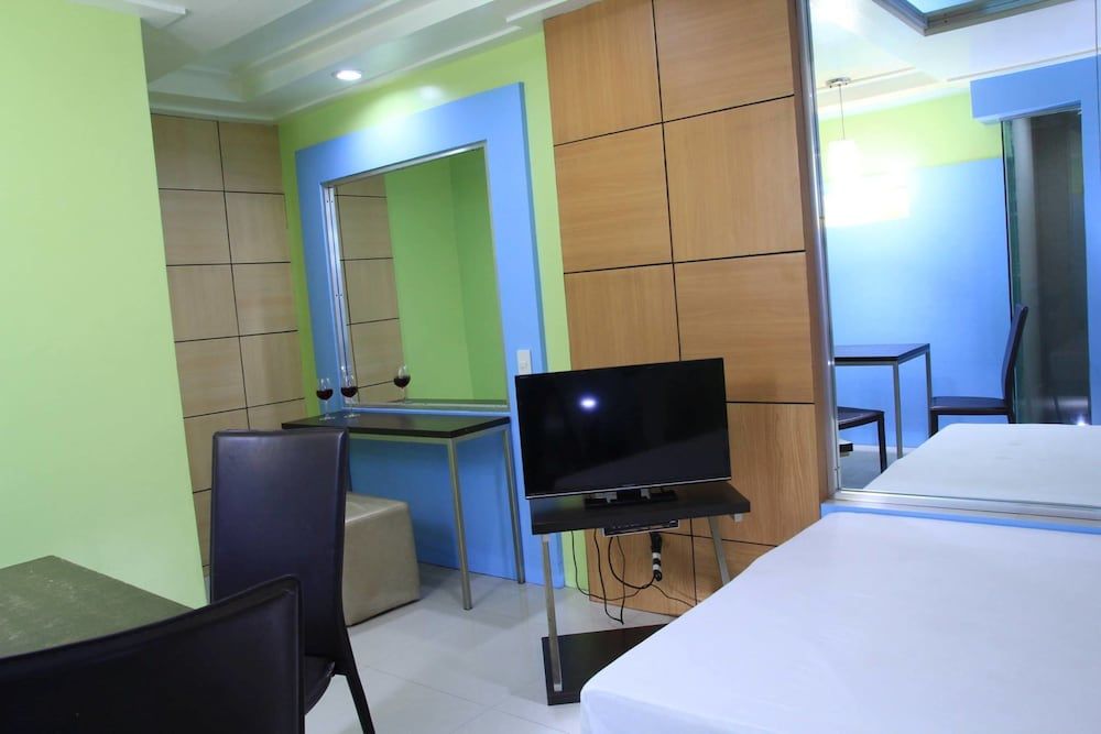 One Serenata Hotel Bacoor 2