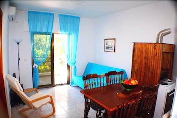 Salonikiou Beach Deluxe Apartments 3