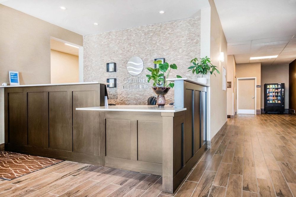 Comfort Inn & Suites 2