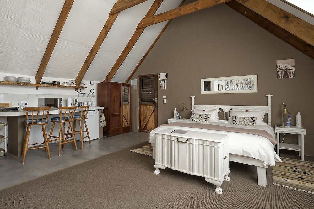 T'Niqua Stable Inn 3