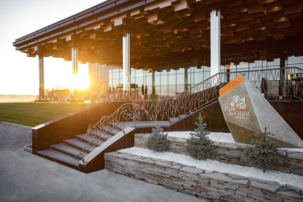 Tigre de Cristal Resort & Casino