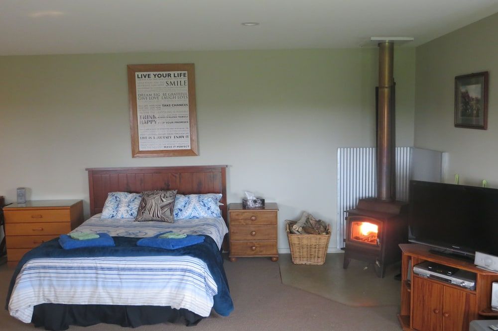 Koru Beach Cabin & B&B Homestay 3
