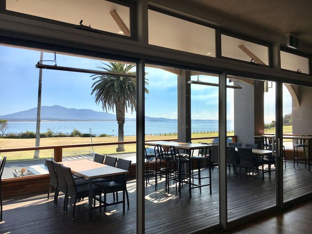 Bermagui Beach Hotel 3