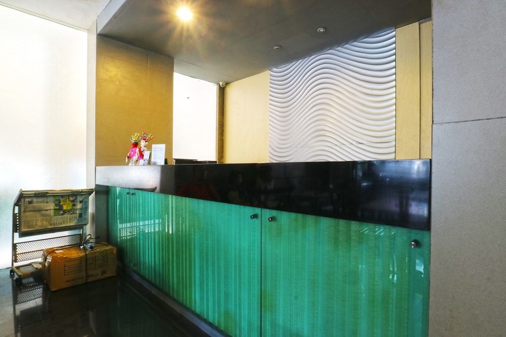 Super OYO 90244 Hotel Antara 2