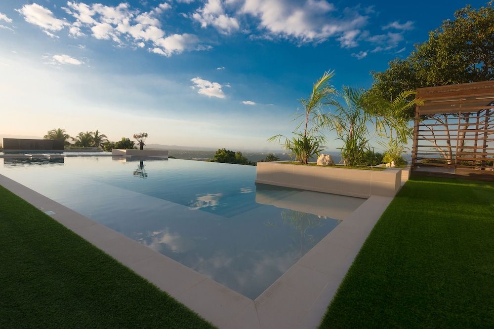 Ultra Winds Mountain Resort 1