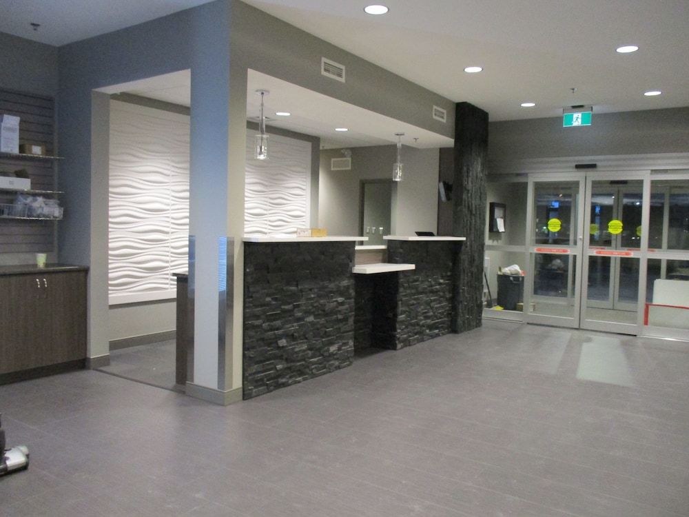 Days Inn & Suites by Wyndham Warman Legends Centre 2