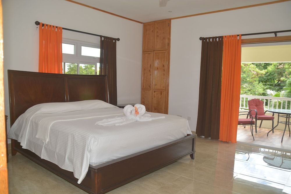 Julie's Holiday Home 3