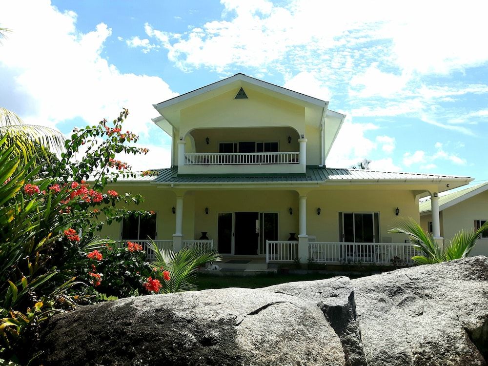 Julie's Holiday Home 1