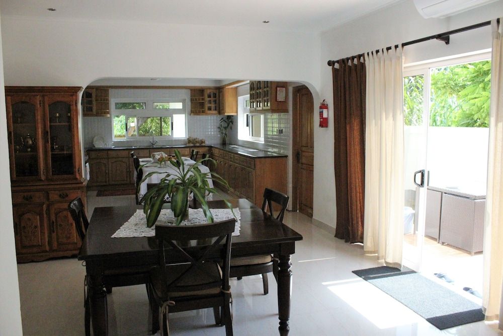 Julie's Holiday Home 2