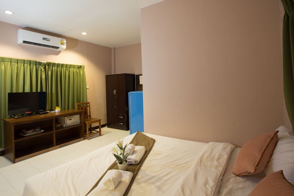 Kata Beachwalk Hotel and Bungalows 2
