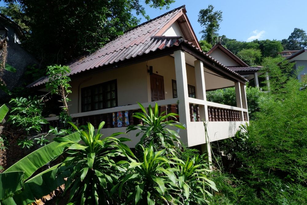 Kata Beachwalk Hotel and Bungalows 3