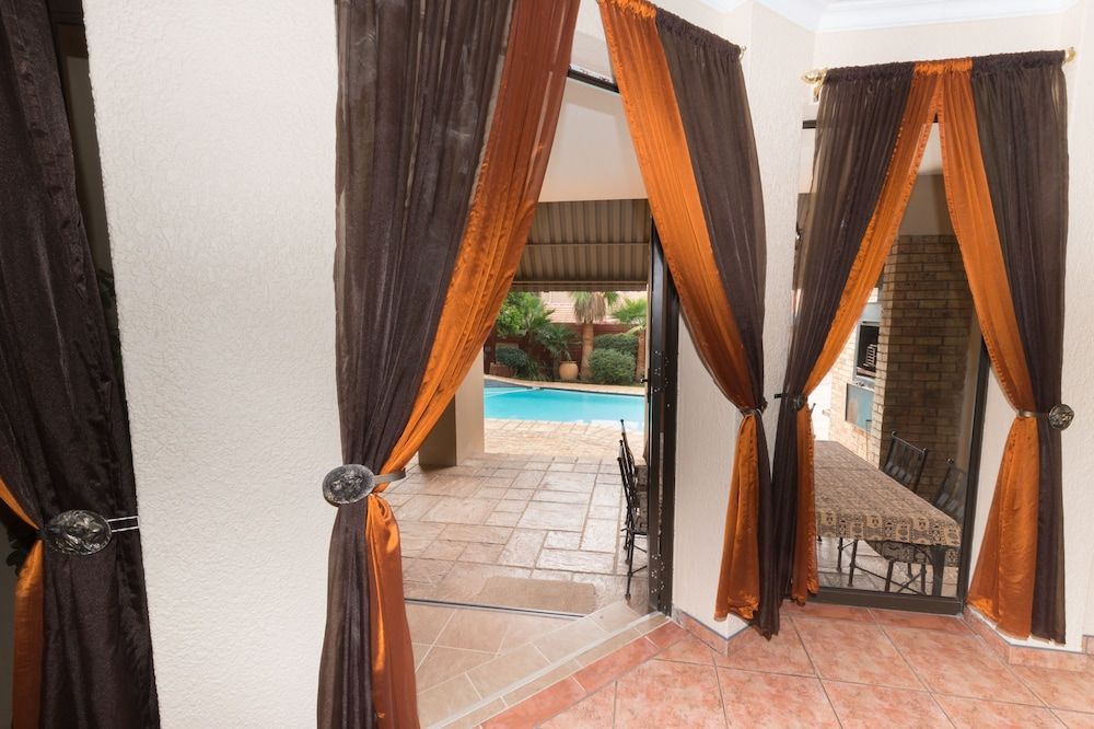 Sunset Manor Guest House 2