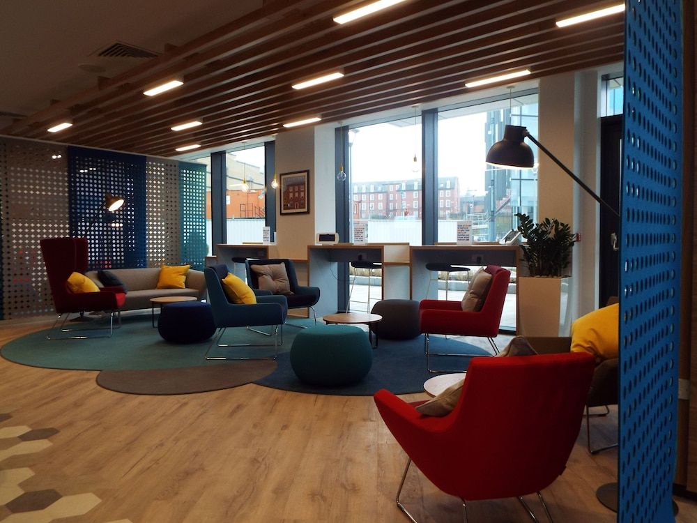 Holiday Inn Express Stockport 3