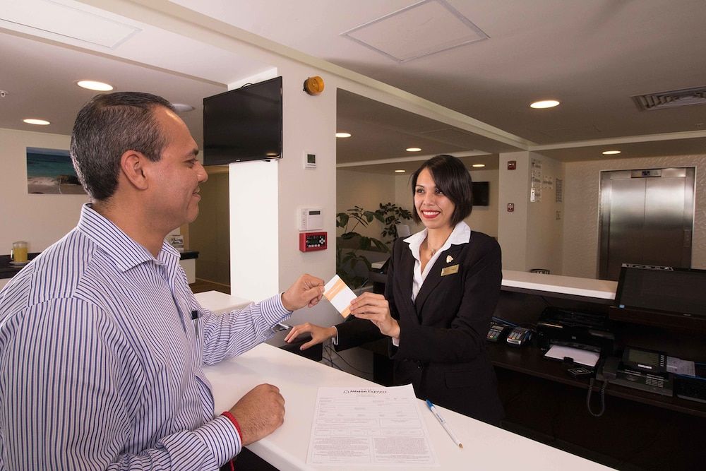 Ramada By Wyndham Tampico Centro 2