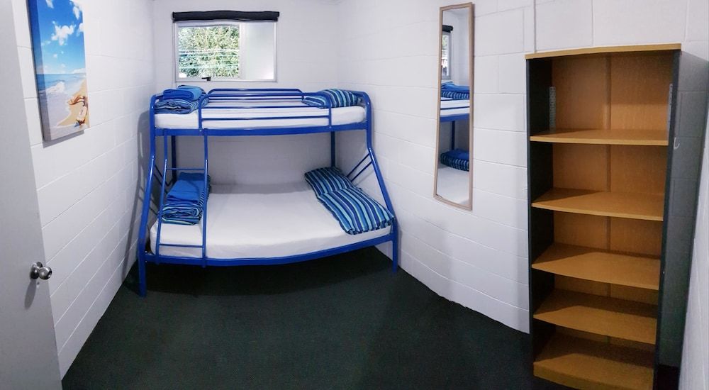 Happy Apple Backpackers 3