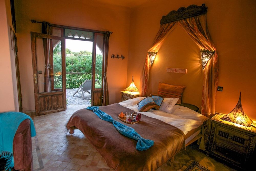 Dar Danse the Bubble on the Beach 3