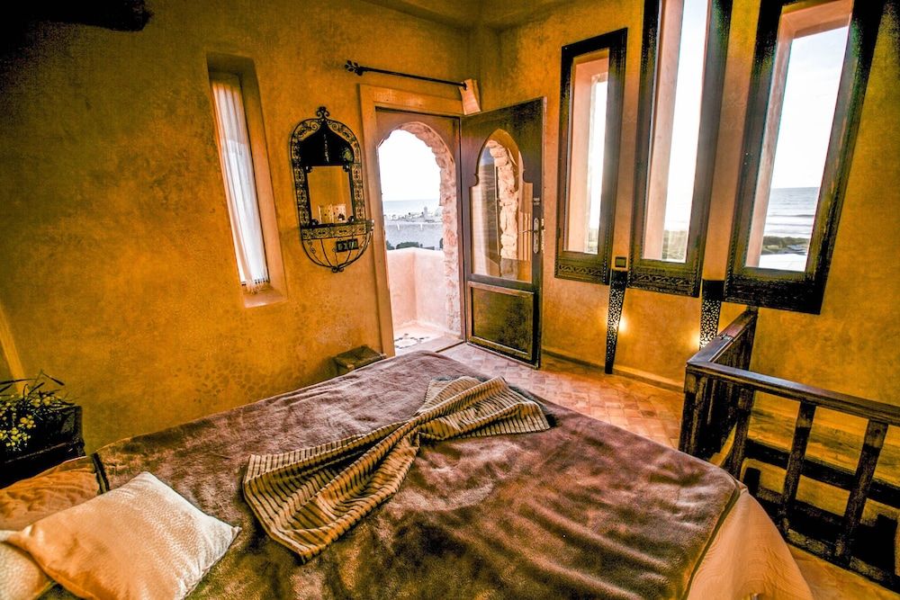 Dar Danse the Bubble on the Beach 2